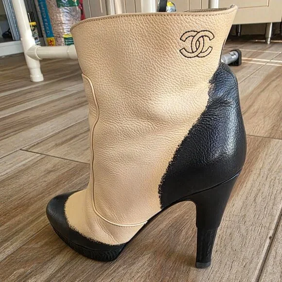 Chanel Blizzard Black&White Knee High Boots Retail $1500 37C - Picture 9 of 16